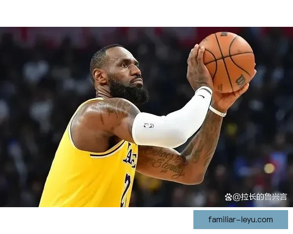 NBA最新动态：詹姆斯伤情更新，勇士季后赛前景分析，湖人交易方案曝光