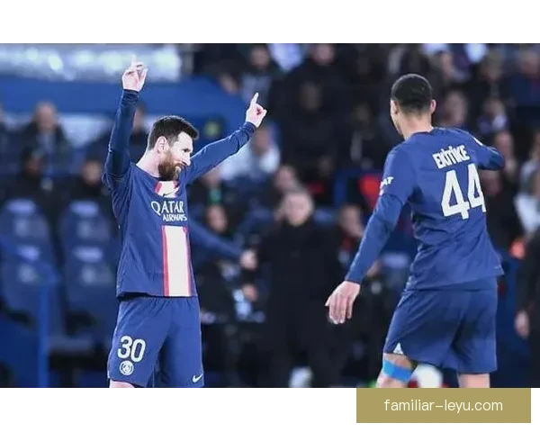 法甲联赛最新动态 巴黎圣日耳曼迎战里昂，梅西伤情引发关注