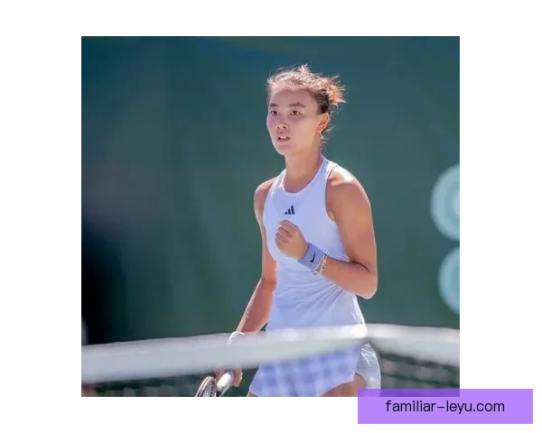 网球赛场最新动态：顶尖选手激烈对决引发球迷热议