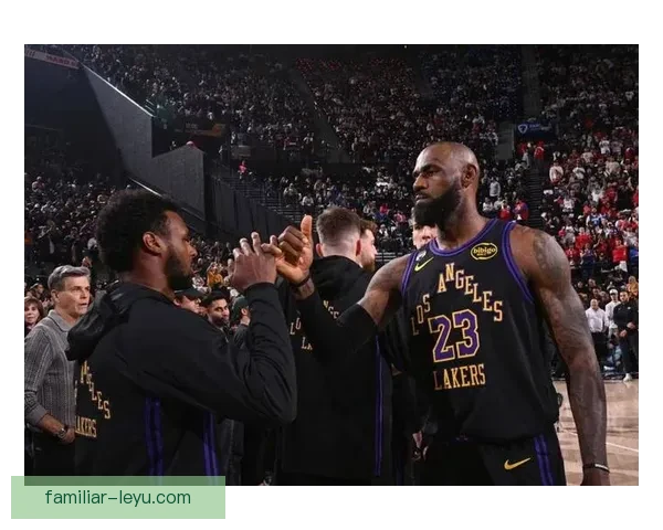 湖人詹姆斯复出首战迎关键胜利球队士气大涨